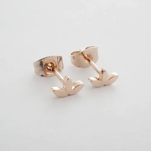 Miniatura 9 de HONEYCAT Mini pendientes de loto en oro, oro rosa o plata, joyería minimalista y delicada