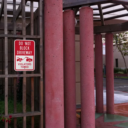 Miniatura 3 de SmartSign Letrero de metal con texto en inglés "Do Not Block Driveway - Violators Towed" de 18 x 12 pulgadas, aluminio laminado a prueba de óxido