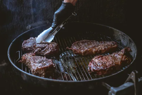 Miniatura 5 de LavaLock Guantes de barbacoa de nitrilo desechables negros de 5.5 mil gruesos de alta resistencia con 2 forros de algodón para cocinar al aire libre