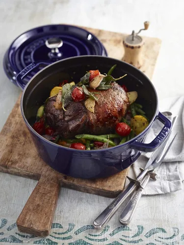 Miniatura 4 de Staub - Cocotte redonda de hierro fundido, 5.5 cuartos de galón, color azul oscuro, fabricado en Francia