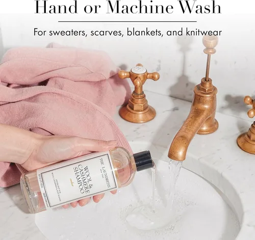Miniatura 5 de The Laundress Champú de lana y cachemira, 31 lavados, detergente líquido concentrado para lavandería, aroma a cedro, delicado lavado en frío a mano