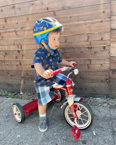 Miniatura 5 de Radio Flyer Triciclo Clásico de 10 Pulgadas para Niños Pequeños con Neumáticos de Goma y Marco de Acero, Rojo Niño pequeño