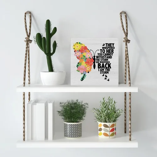 Miniatura 5 de Dumyum Cartel de madera con cita inspiradora para mujeres "Soy la tormenta" con mariposa floral, cartel decorativo para escritorio, estante de mesa