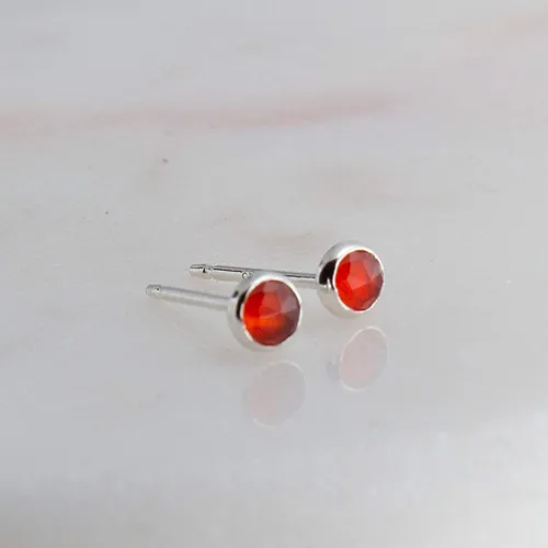 Miniatura 110 de Aretes pequeños de plata de ley para cartílago, tragus, hélix, múltiples piercings hipoalergénicos, piedra natal para mujer, juego de bisel