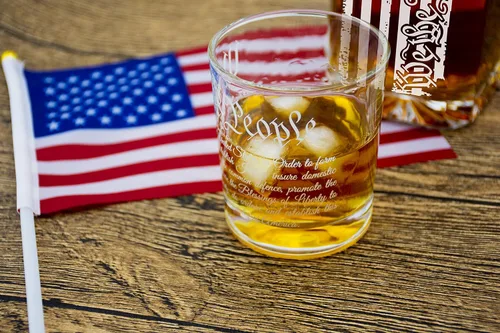 Miniatura 4 de WATAKA We the People - Juego de 2 copas de whisky para licor, whisky escocés, bourbon o vino, regalo de whisky patriótico para hombres