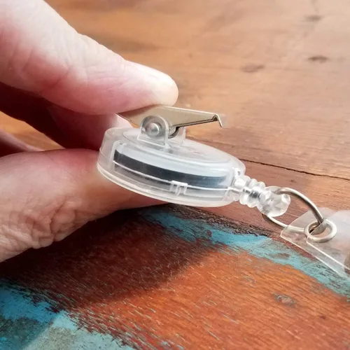 Miniatura 2 de Specialist ID - Paquete de 5 soportes translúcidos para carretes de insignias con clip giratorio de cocodrilo, carretes retráctiles de plástico
