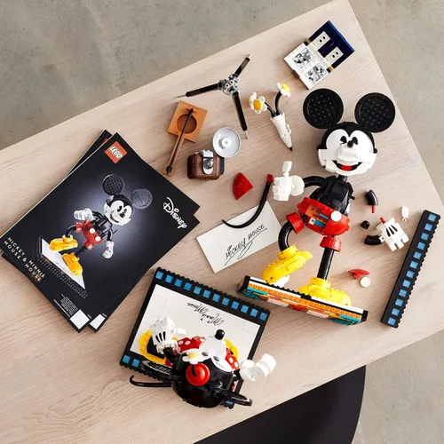 Miniatura 6 de LEGO Disney Mickey Mouse y Minnie Mouse (43179), kit de construcción coleccionable de Mickey Mouse de estilo clásico, nuevo 2021 (1,739 piezas)