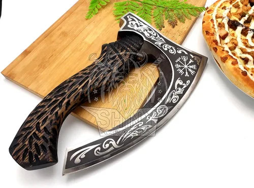 SHINY CRAFTS® Hacha cortadora de pizza vikinga, hoja de acero al carbono con grabado y funda negra, auténtico regalo medieval para él, hacha Sca-027