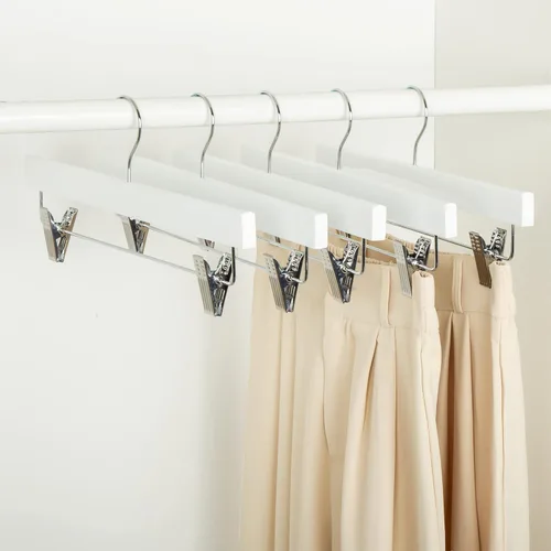 Miniatura 4 de Amazon Basics Perchas de madera duraderas para pantalones y faldas con clips, color blanco, paquete de 10