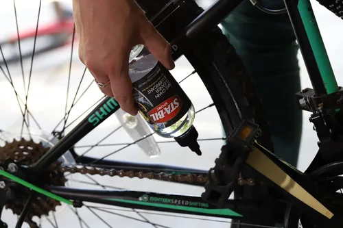 Miniatura 6 de STA-BIL SPORT Limpiador y lubricante para cadenas de bicicleta: evita el óxido en cadenas, cables y desviadores, lubricante premium, fácil