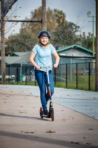 Miniatura 3 de Razor A5 Lux Kick Scooter for Kids Ages 8+ - 8" Urethane Wheels, Aluminum Frame, Anodized Finish Featuring Bold Colors and Graphics, for Riders up