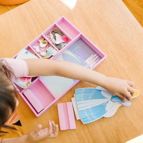 Miniatura 3 de Melissa & Doug juego de muñeca de madera y disfraz magnético de Cenicienta de Disney (+ de 30 unidades)
