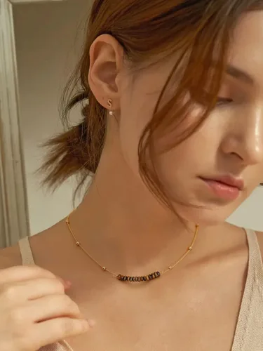 Miniatura 5 de PERNNLA PEARL Gargantilla de Cadena de Bolas de Satélite de Bordillo Chapada en Oro de 18K, Collar de Barra con Cuentas de Turquesa Sintética