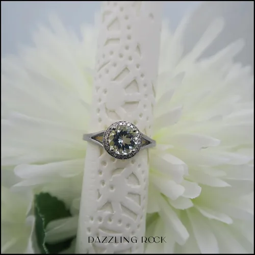 Miniatura 207 de Dazzlingrock Collection Anillo de compromiso redondo de 0.276 in con halo de diamante blanco y vástago dividido para ella en oro macizo de 14