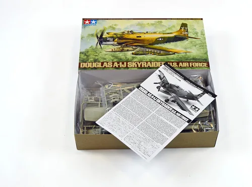 Miniatura 2 de Tamiya 61073 1/48 Douglas A-1J Skyraider USAF Kit de avión modelo de plástico