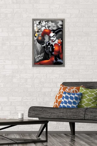 Miniatura 2 de Trends International DC Comics - Póster de pared de Harley Quinn, la bomba, 14.725 x 22.375 pulgadas, versión enmarcada de madera de granero