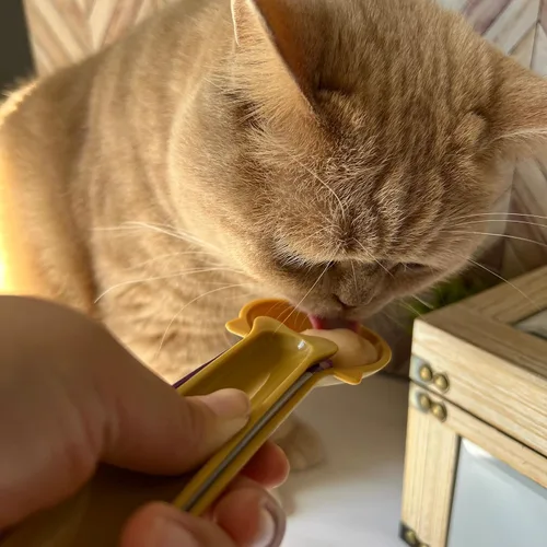Miniatura 7 de Dispensador de golosinas para gatos, exprimidor de golosinas húmedas para puré y galletas, verde