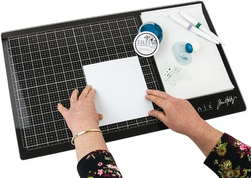 Miniatura 11 de Tim Holtz - Alfombrilla de corte de vidrio, superficie de trabajo grande con rejilla de medición de 12 x 14 pulgadas y paleta para pintura, tinta