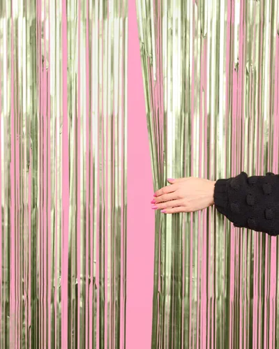 Miniatura 5 de xo, Fetti Cortinas de papel de aluminio verde salvia para decoración de fiesta, juego de 2 Suministros para despedida de soltera, bonita cabina