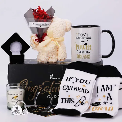 GiftAmaz Juego de regalos de graduación 2026 para ella, cesta de regalo de felicitaciones de graduación de clase 2026, incluye taza de café,
