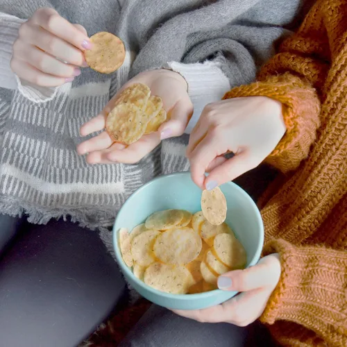 Miniatura 11 de GOOD THINS Snacks de arroz y queso con parmesano y ajo, galletas sin gluten, galletas a granel, 6 cajas de 3.5 onzas