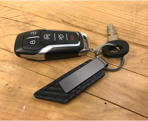 Miniatura 3 de iPick Image Para Ford Mustang GT PU Cuero Fibra Textura Correa Negro Metal Bar Llavero - Con licencia