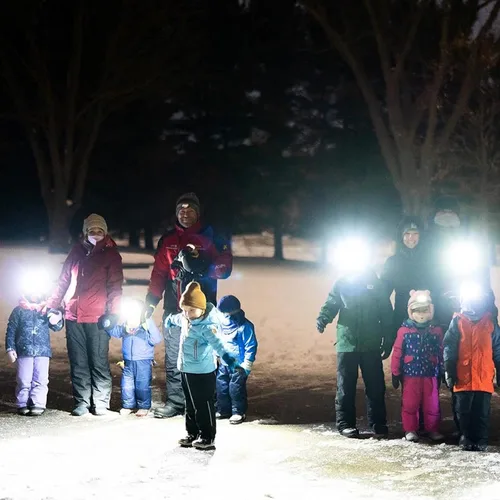 Miniatura 7 de EverBrite Linterna frontal LED, 4 modos de iluminación, cabezal giratorio con diadema ajustable, IPX4 resistente al agua, perfecto para correr