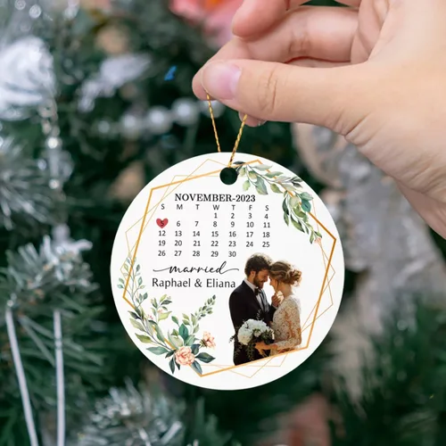 Miniatura 5 de Foto personalizada, adorno de matrimonio de nuestra primera Navidad 2023, regalo para novio, novia, señor y señora, foto y calendario, adorno