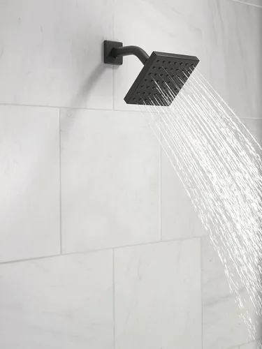 Miniatura 2 de Delta Faucet Modern Cabezal de ducha de un solo rociador de 5 pulgadas, cabezal de ducha cuadrado negro, cabezal de ducha de alta presión, caudal