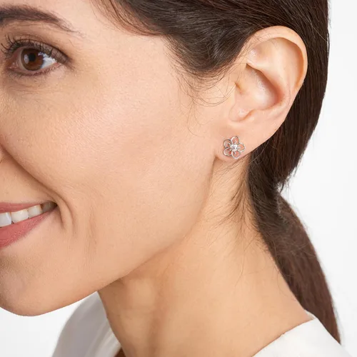 Miniatura 2 de Tienda Essentials Aretes de plata de ley con flor de zafiro blanco