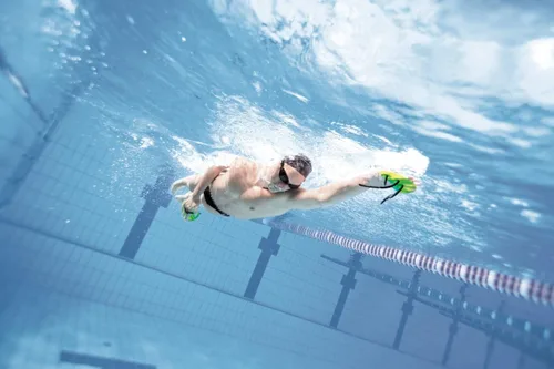 Miniatura 4 de Arena Pala de natación unisex para adultos Elite Finger para entrenamiento de natación, equipo de piscina para hombres y mujeres Negro/Plateado