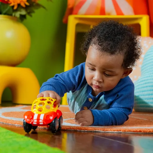 Miniatura 5 de Oball Easy Grasp Rattle & Roll Buggie Cochecito de Empuje sin BPA Juguete para Gatear Infantil, 1 Paquete, Edad 3 Meses en Adelante, Rojo/Amarillo