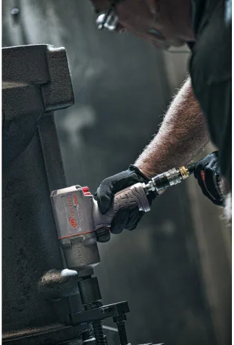 Miniatura 24 de Ingersoll Rand 2235TiMAX Llave de impacto neumática de 1/2 pulgada con salida de par de hasta 1,350 pies-libras