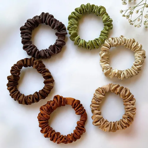 Miniatura 14 de Silvr Bear Paquete de 6 coleteros de satén de lujo, color negro, suaves, grandes para mujeres y niñas, bandas para el cabello grueso y rizado