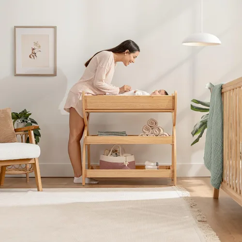 Miniatura 3 de Comfy Cubs Mesa Cambiadora para Bebé - Construcción de Madera Resistente, Mesa de Cambio para Bebé de Aspecto Atemporal con Dos Estantes Abiertos