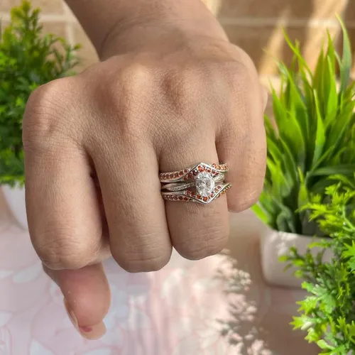 Miniatura 6 de Red Garnet - Anillo de refuerzo en forma de V para mujer, acabado en oro de 14 quilates, anillo de aniversario