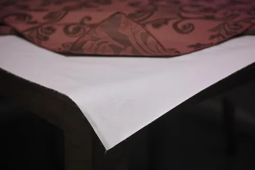 Miniatura 3 de Cubre mesa de YOURTABLECLOTH, forrado de franela, resistente y acolchado Blanco
