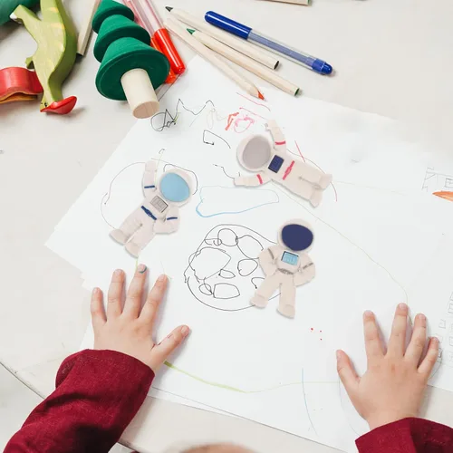 Miniatura 4 de NUOBESTY 24 borradores de astronauta para niños, lindos mini escritorio espacial 3D, juego de borradores de rompecabezas espaciales para premios