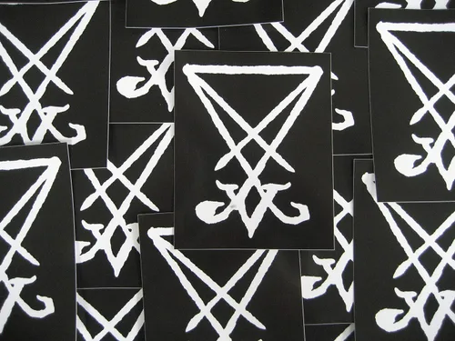 Miniatura 2 de Pegatina de Sigilo de Lucifer de 5 x 4 pulgadas – Cruz de Leviatán Demoníaco Pentagrama Demonio Dragón Malvado Cabra Cráneo Cabeza de Cabra Gótico