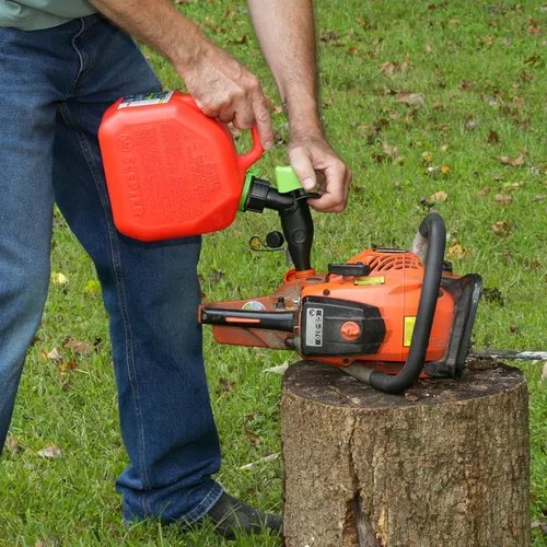 Miniatura 4 de Scepter FR1G152 - Recipiente de combustible con boquilla SmartControl a prueba de derrames y extensor de boquilla adicional de regalo, bidón rojo