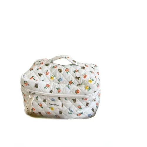 Bolsa de maquillaje Kawaii bonita bolsa de cosméticos de felpa japonesa, bolsa de aseo peluda con patrones de flores de oso de hadas con cremallera