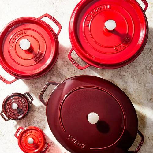Miniatura 9 de STAUB - Olla holandesa de hierro fundido de 4 cuartos, fabricada en Francia, para 3-4 personas, color cereza