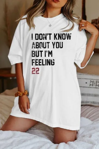 Miniatura 5 de Camiseta de manga corta con texto en inglés "I Don't Know About You But I'm Feeling 22" para mujer, álbum de música, cantante, regalo para fanáticos