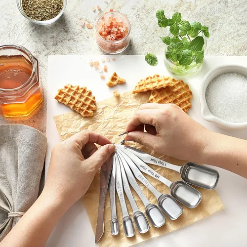Miniatura 8 de Spring Chef Juego de 8 cucharas medidoras de acero inoxidable con nivelador, cucharadita de metal y cucharadas medidoras para ingredientes secos