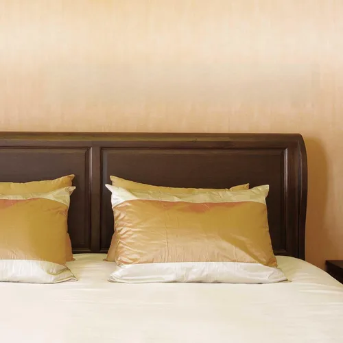 Miniatura 2 de Calcomanía de pared con texto en inglés "Always Kiss Me Goodnight" (texto en inglés), diseño dorado con texto en inglés