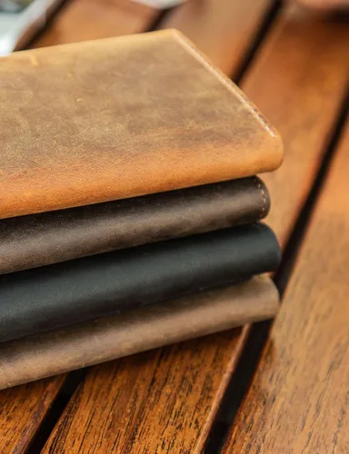 Miniatura 19 de Carteras de cuero genuino hechas a mano, tarjeteros minimalistas y fundas para pasaporte, regalo hecho a mano