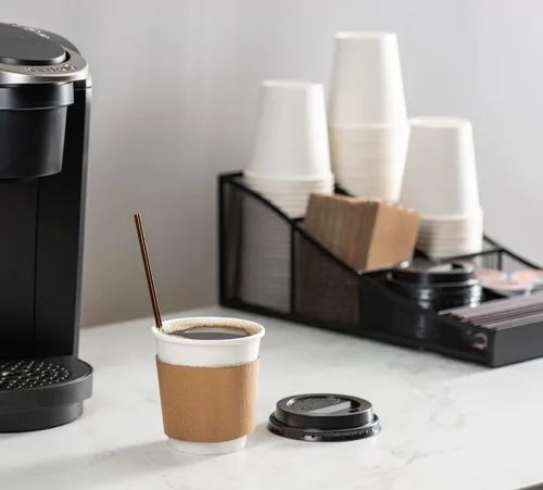 Miniatura 5 de GUSTO 50 juegos de tazas de café desechables con tapas y fundas de 10 onzas. Vasos calientes de papel para viajes y uso en la oficina. Paquete 16