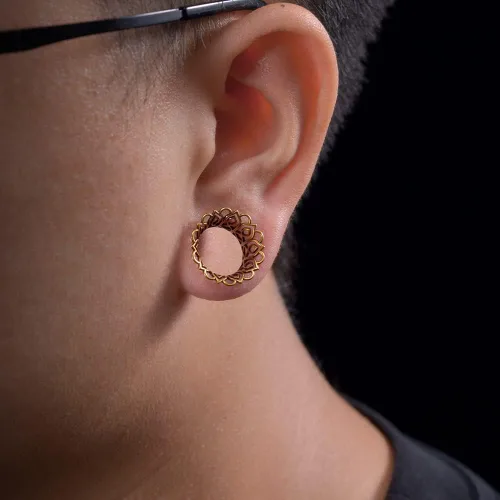 Miniatura 5 de ERKUOO 2 medidores de oreja con patrón hueco, doble acampanado, túnel de oreja, expansor, aretes de carne, piercing de lóbulo, joyería de 2 a 1