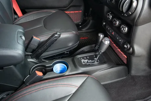 Miniatura 5 de Adaptador universal para portavasos de automóvil para todos los tamaños de latas delgadas, se adapta a Red Bull, bebidas energéticas y más