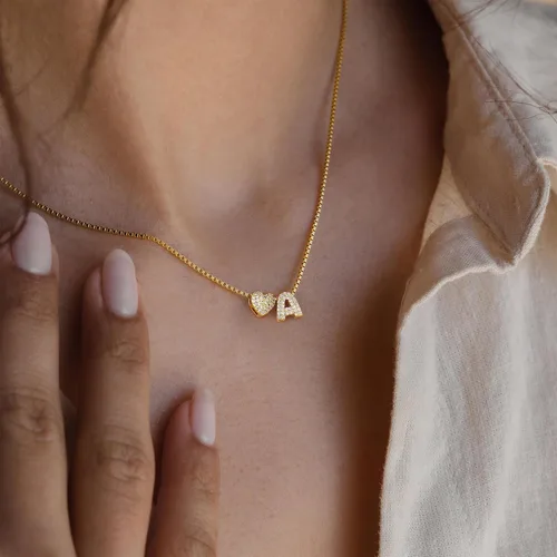 Miniatura 4 de Turandoss Collar con inicial de corazón de oro para mujer, delicado collar de letras de corazón personalizado chapado en oro de 18 quilates, collar